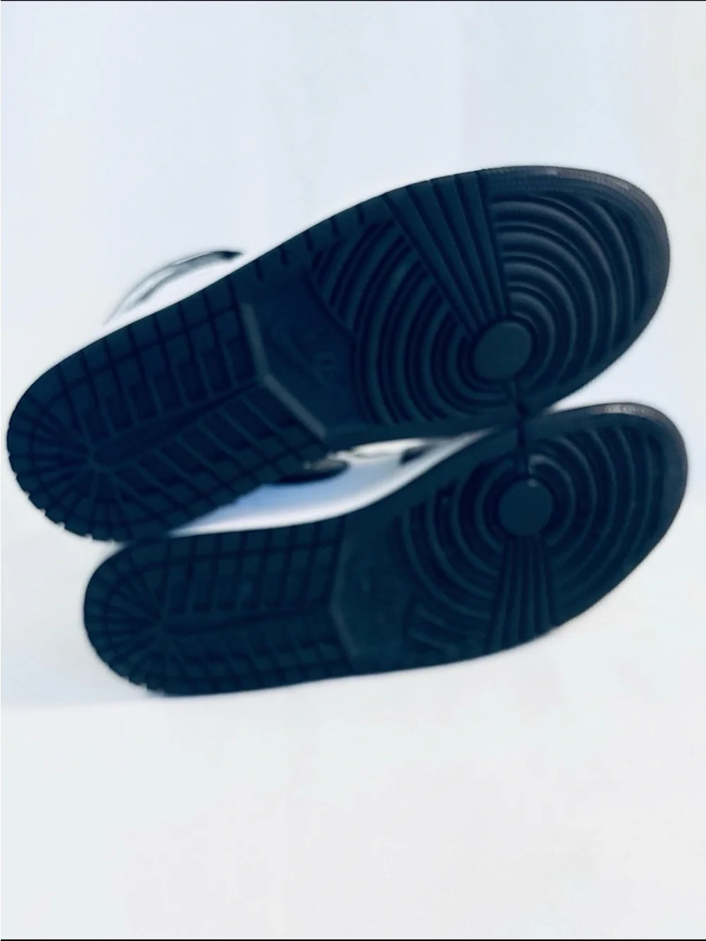 Jordan 1 Mid ‘Carbon Fiber Black/White Sneakers